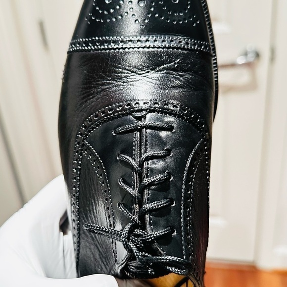 Bruno Magli Medallion Cap Toe Leather Oxford Shoe - Picture 9 of 12